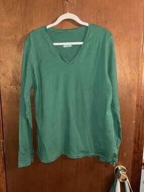 Fanatics Green Long Sleeved Tee Womens XL New.- Unprinted V Neck  100% Cotton